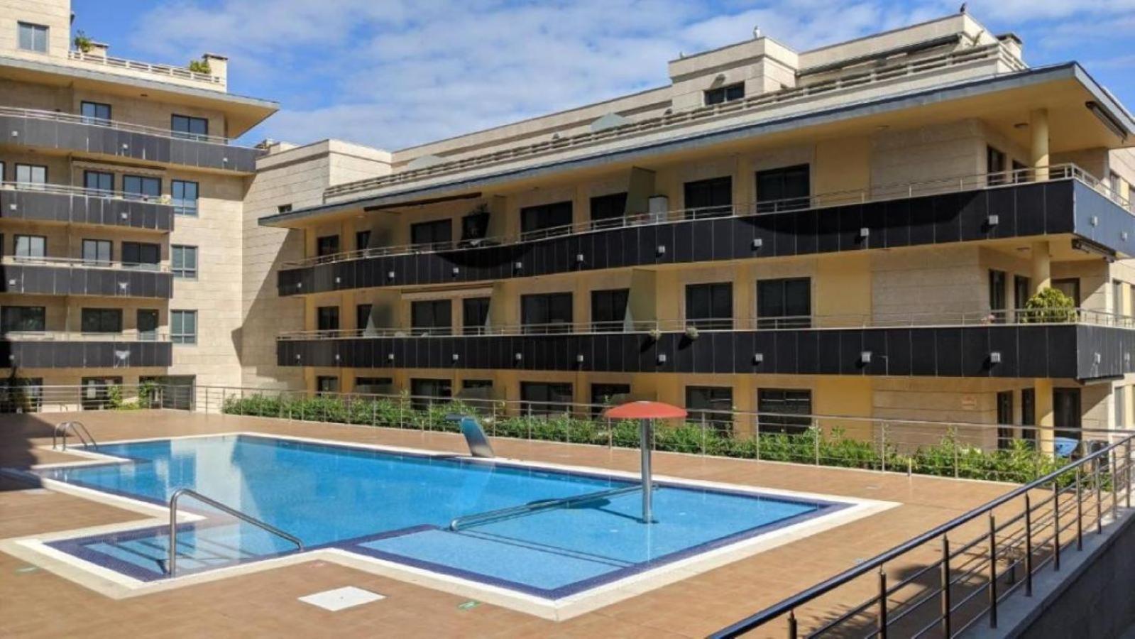Apartamento En Urbanizacion Con Piscina En Playa De Silgar サンシェンショ エクステリア 写真
